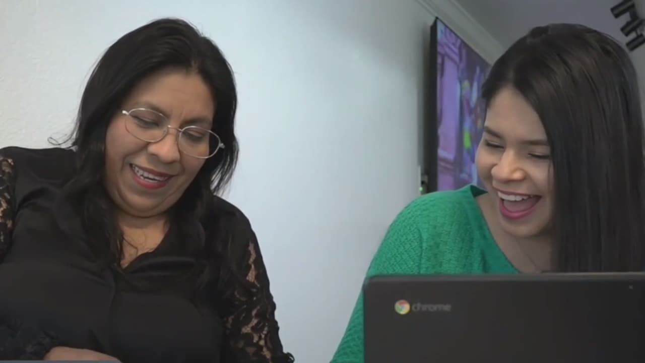 "Todas nos motivamos": el grupo de Facebook para mujeres que ha logrado ayudar a miles de hispanas en Texas