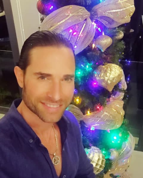 "Les deseo de todo corazón y cariño que tengan una Feliz Navidad, llena de PAZ.Que el Niño Jesús toque sus corazones y nos permita ser mas humildes, concientes, nos llene de coraje y motivación para seguir nuestro camino con salud, trabajo y equilibro en la vida, que nos ilumine para ser mejores seres humanos y ejemplo a seguir. Que nuestros hogares se llenen de luz y armonía".