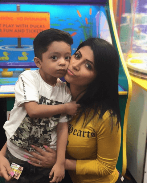 Además de subir constantemente fotos de su embarazo en redes sociales, la modelo de 'fitness' guatemalteca también comparte orgullosa fotos de sus dos hijos.