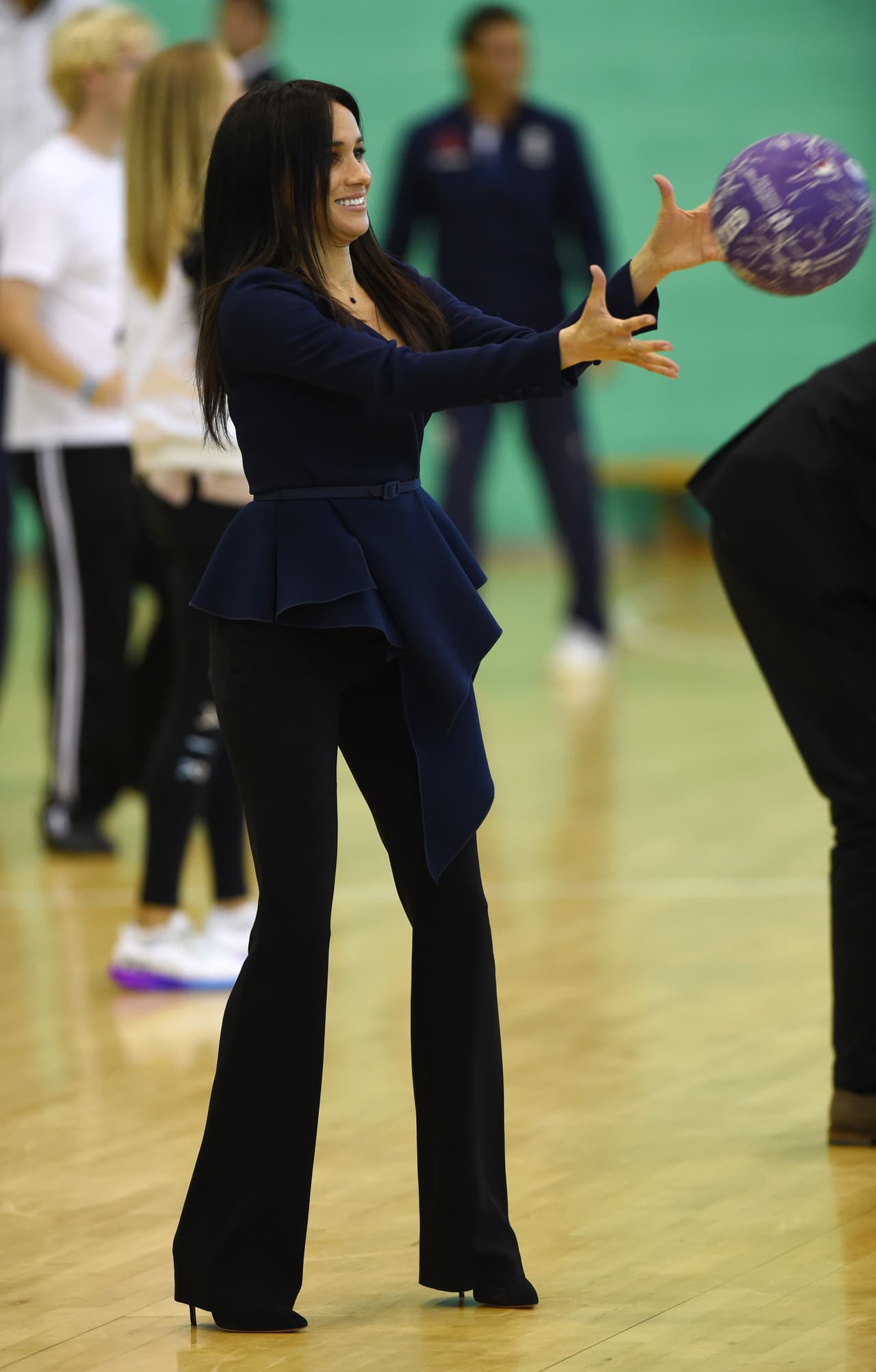 Y cumpliendo como las grandes (léase Kate Middleton) con esta tarea.