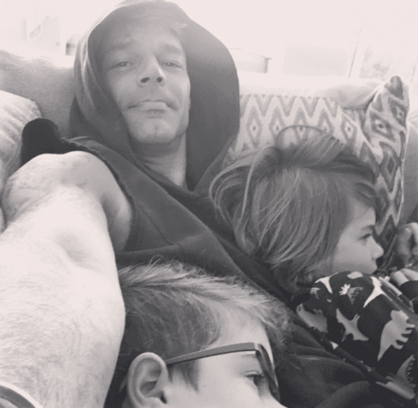 Para Ricky Martin su papel como padre es sumamente importante, tanto que desde que nacieron sus mellizos Matteo y Valentino, ellos lo han acompañado a sus múltiples presentaciones.