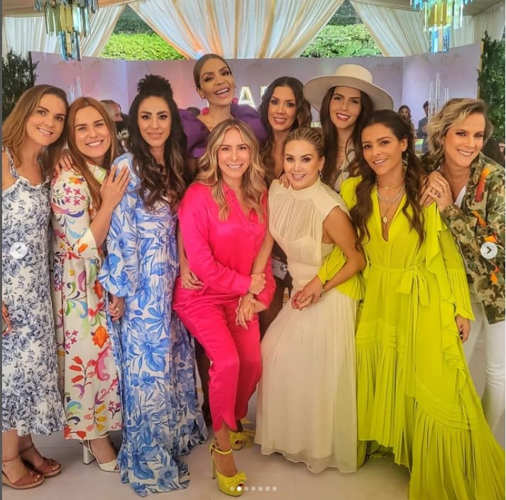 Florencia posó feliz junto a sus amigas entre las que también se encontraban las actrices
<b>Zoraida Gómez y Regina Rojas</b>.