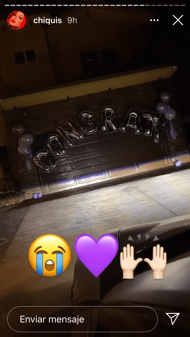 Por la noche, publicó un clip desde su garage en donde se observa que fue recibida con un enorme letrero con globos en los que se leía "¡Felicidades!". 
<br>