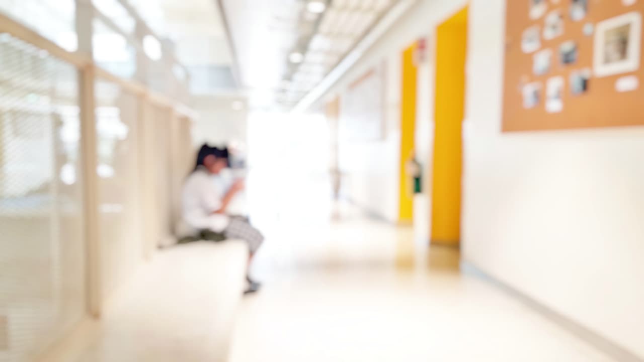 Tres maestras son acusadas de encerrar a un niño durante horas en las que tuvo que comer sus propias heces