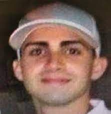 <b>Jay Frank 'Franky' Quiñones Carrión: </b>Es buscado por por cargos de conspiración para distribuir sustancias controladas, uso ilegal de armas de fuego y de asesinato.
<br>Según las autoridades locales, Quiñones Carrión es sospechoso de varios delitos violentos en diferentes puntos del área metropolitana. Se le considera una persona extremadamente peligrosa. 
<br>