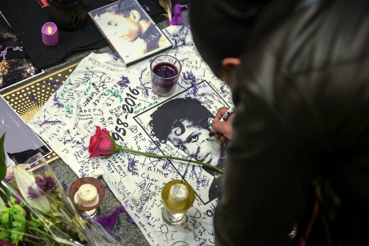 Estas son algunas de las memorabilias que se dejaron por las calles.