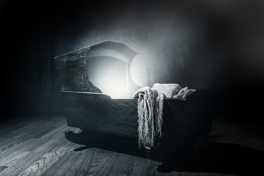 Al nacer, un Tlahuelpuchi no se puede distinguir de un bebé normal, pero las diferencias se manifiestan en la pubertad, cuando este horroroso ser advierte una incontrolable necesidad de tomar sangre humana, particularmente de bebés de entre 3 y 10 meses de vida, ya que son más nutritivos.