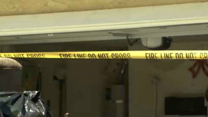 La tierra se abre en Canyon Country amenazando el colapso de varias viviendas y arriesgando la vida de sus habitantes.