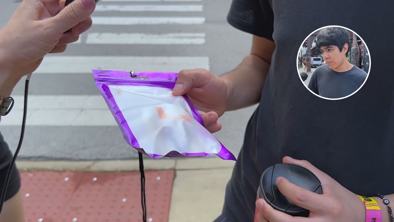 <i>"Es importante no tanto para mí mismo, sino para las personas alrededor de mí. Es un festival y hay muchísimas personas ahí. <b>Yo creo que es mejor prevenir este tipo de cosas y asegurarse de que la persona este sana.</b> Y ahí vamos todos para divertirnos, no hay punto de pornernos en riesgo de que algo malo pase</i>", aseguró Israel Fuentes, asistente del Lollapalooza.