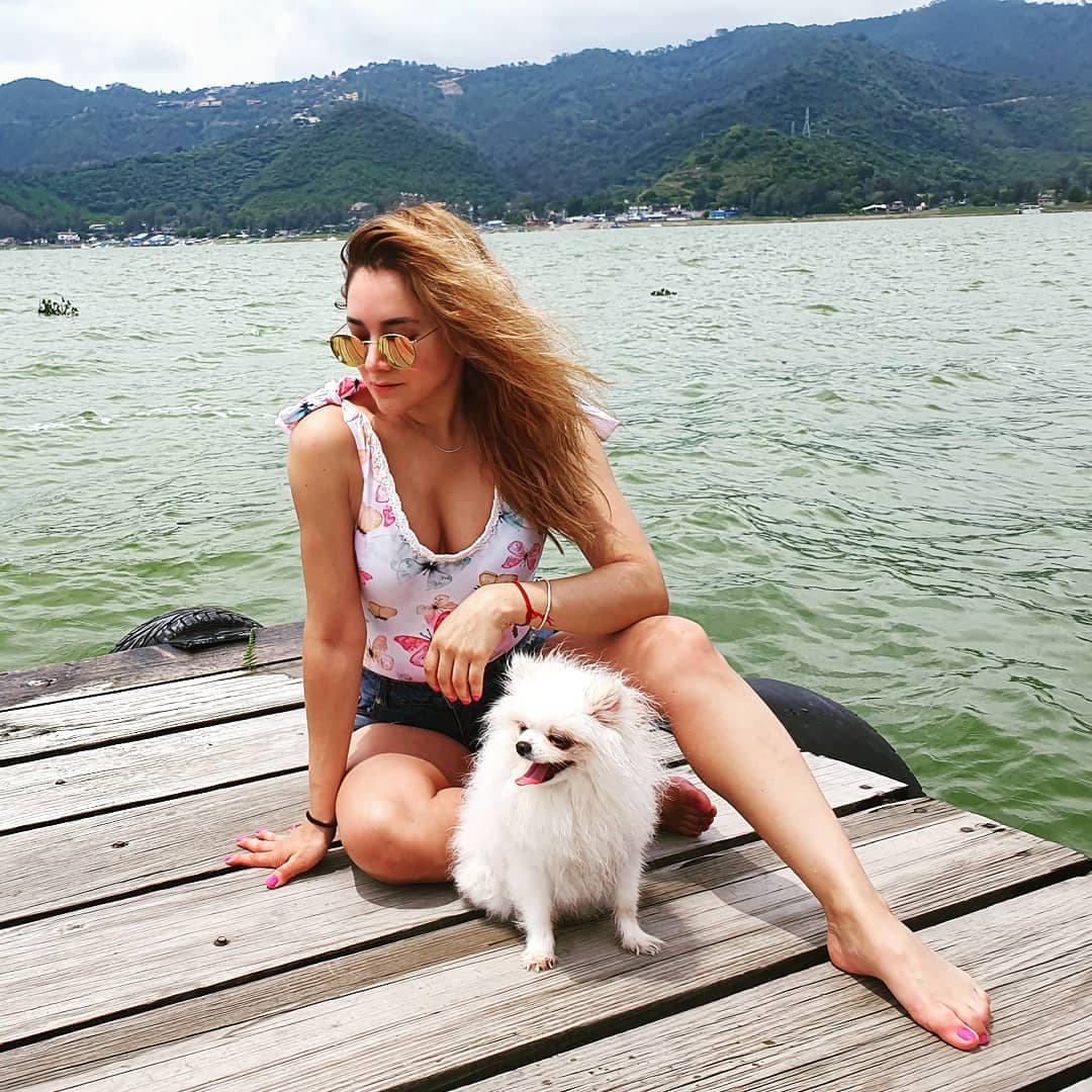 La portada de la próxima edición de ¡Hola! incluirá una fotografía de la actriz posando con una mano sobre su vientre, así lo revelaron en el sitio web la publicación.