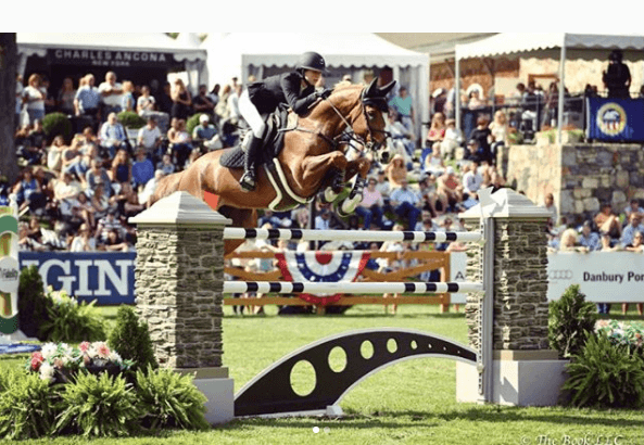 Entre las contrincantes de Eve se encuentran otras personalidades como Jennifer Gates, hija de Bill Gates; Destry Spielberg, hija de Steven Spielberg, así como Jessica Springteen, hija del cantante Bruce Springsteen.