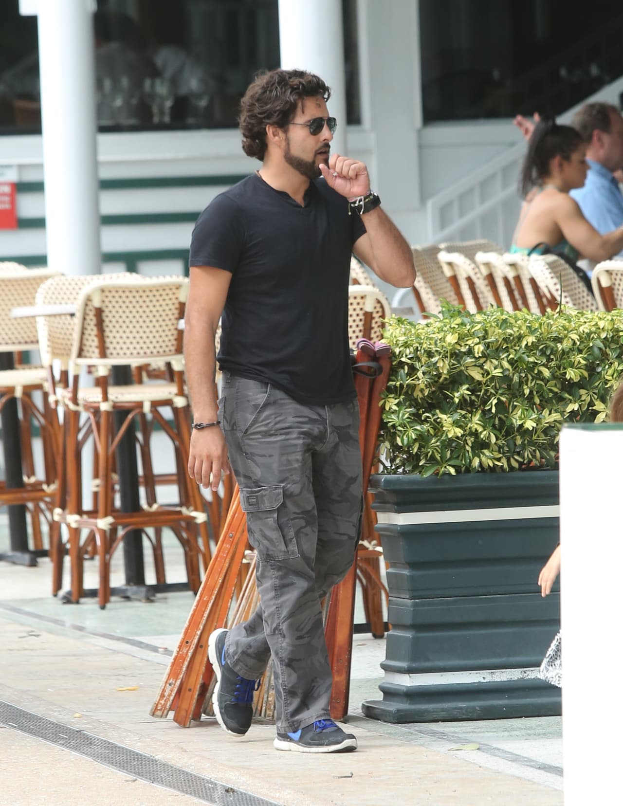 Después del desayuno, la pareja se retiró del lugar.