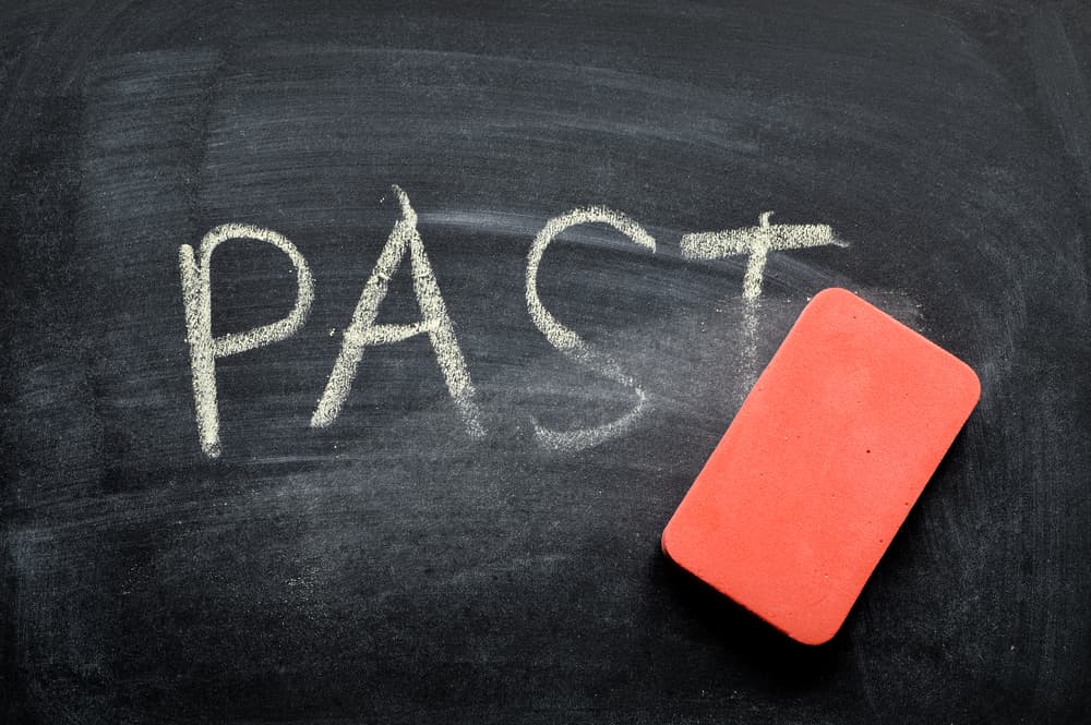 Y no olviden también que en esta lunación en particular se pueden proponer romper con viejas creencias, patrones o miedos de ser quienes realmente son.