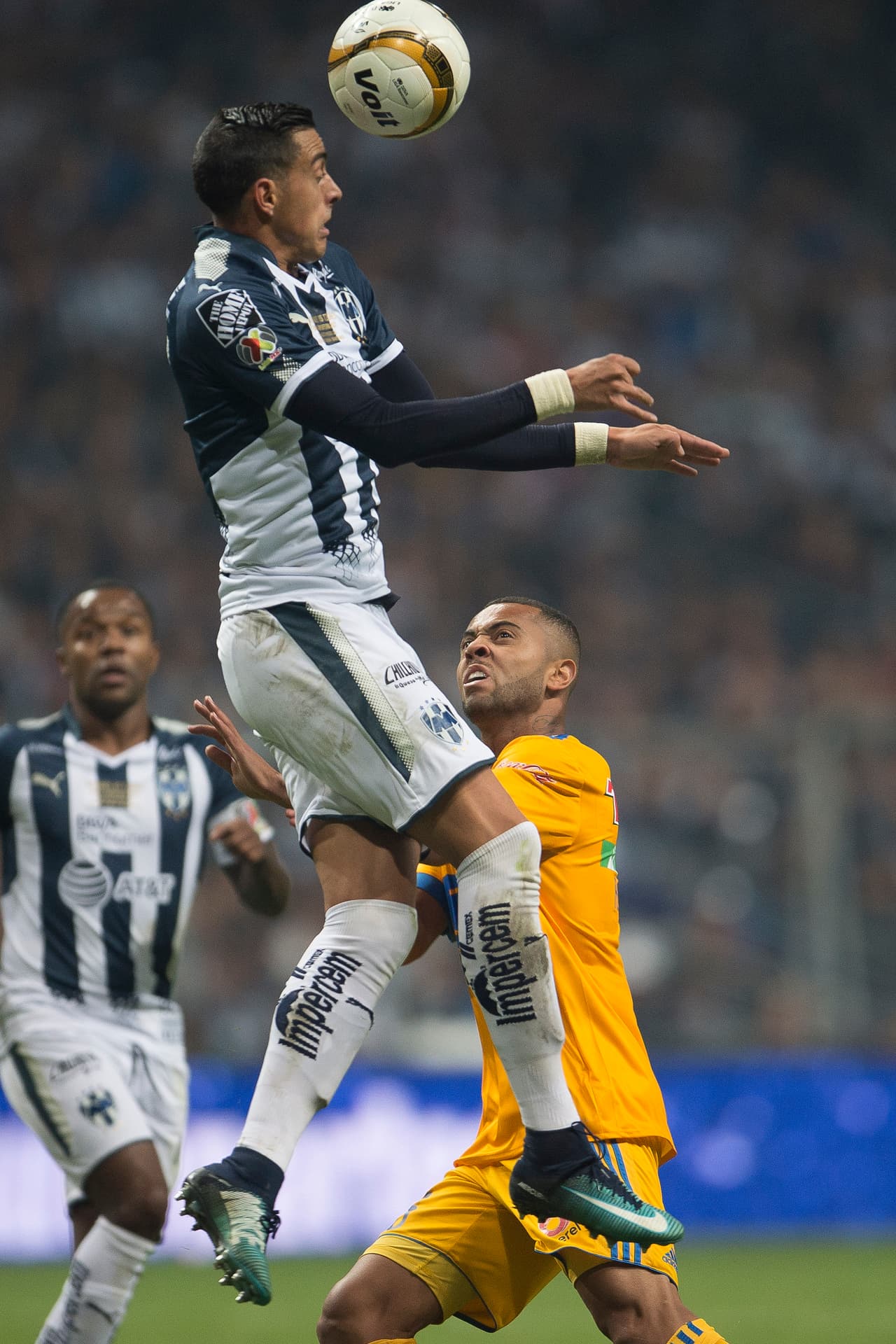 Rogelio Funes Mori fue uno de los jugadores más activos en ataque para los Rayados que no tuvieron la contundencia que mostraron durante el último semestre.