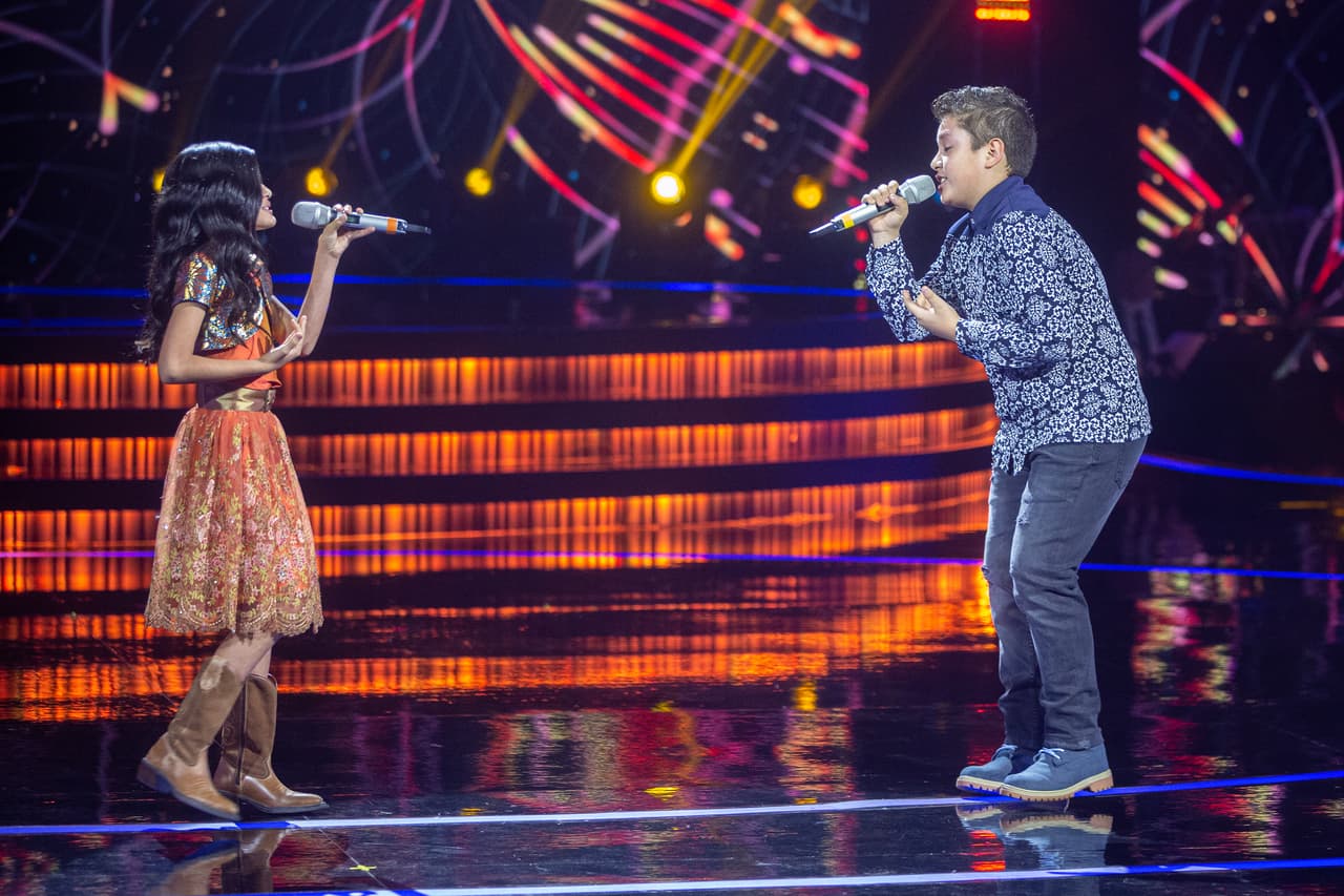 El show arrancó con la participación de Maylim, de Puerto Vallarta, y Diego, de Guerrero. Este primer dueto interpretó 'Corazón Espinado' de Maná. Los jueces aplaudieron la distribución que tuvieron en el escenario y la conexión entre ellos y los calificaron con 29.5 puntos.