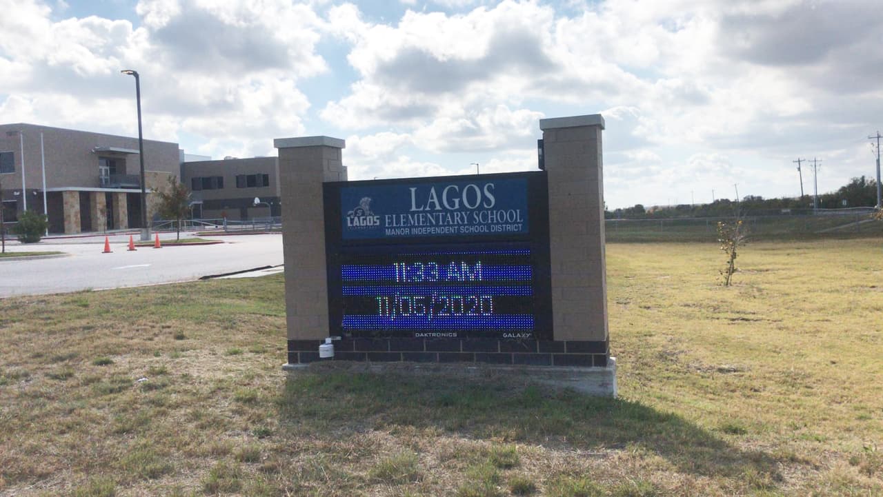<b>Escuela primaria de Lagos</b>
<br>
<br>Los administradores fueron notificados de un miembro del personal del campus que dio positivo por el coronavirus.