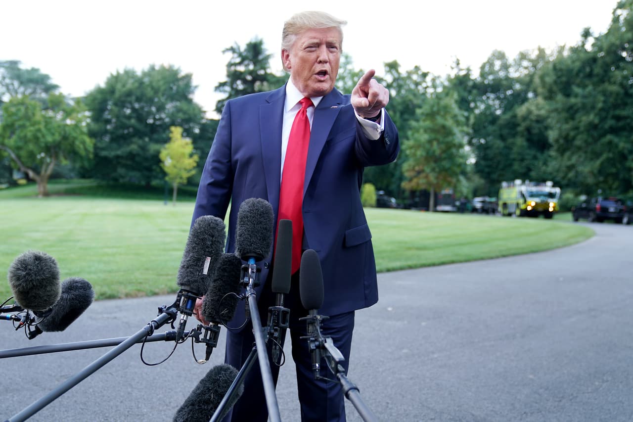 Trump responde "sí" a la pregunta de si está considerando un bloqueo contra Venezuela