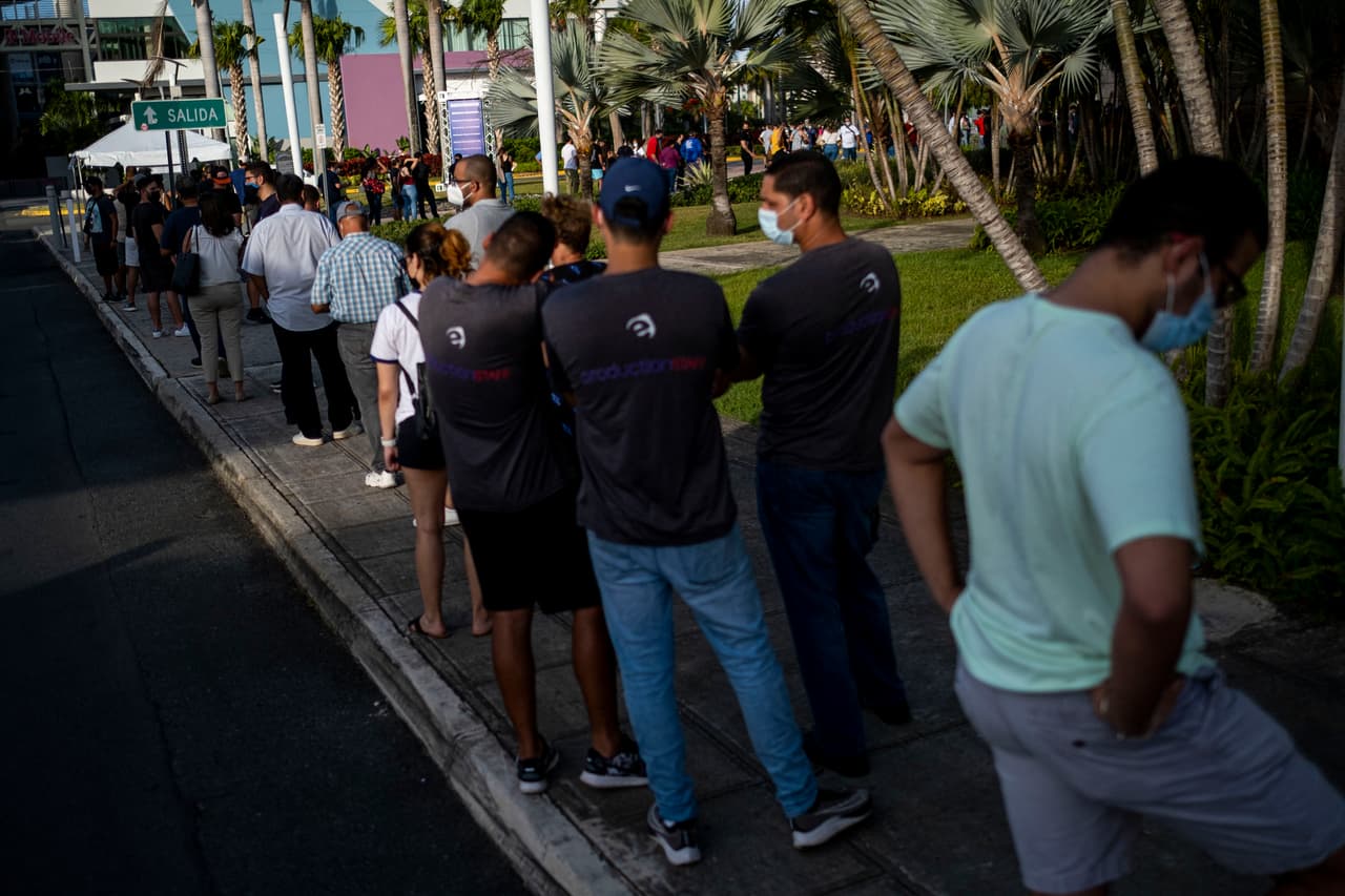 Para la tarde del miércoles, ya se habían administrado más de 5,000 vacunas, informó el secretario de Salud, Carlos Mellado.
<br>