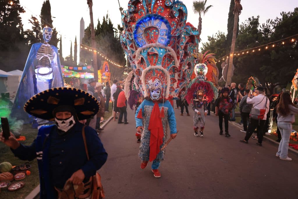Cabe señalar que la celebración del Día de los Muertos en el cementerio Hollywood Forever se divide en dos sesiones: la más familiar se extendió el sábado de 9:00 a.m. a 3:00 p.m.