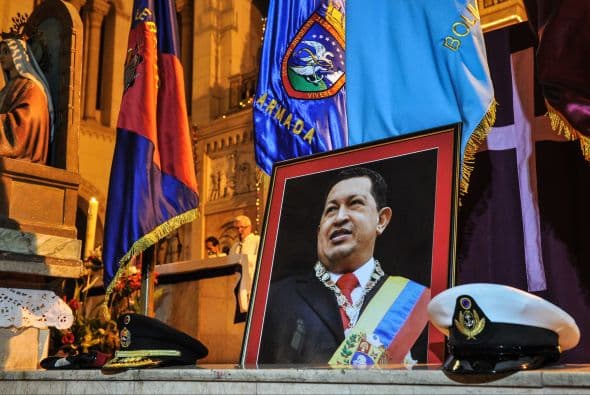 Ante esta situación sus adversarios proponen una comisión "mixta" de diputados que viaje a Cuba para conocer la condición de salud del presidente. "La gran pregunta no solo es el parte médico (...), la gran pregunta en este momento que requerimos los venezolanos es si el presidente tiene capacidad para gobernar o no", afirmó el dirigente del partido opositor venezolano Voluntad Popular, Carlos Vecchio, en entrevista para Globovisión. Ver toda la información