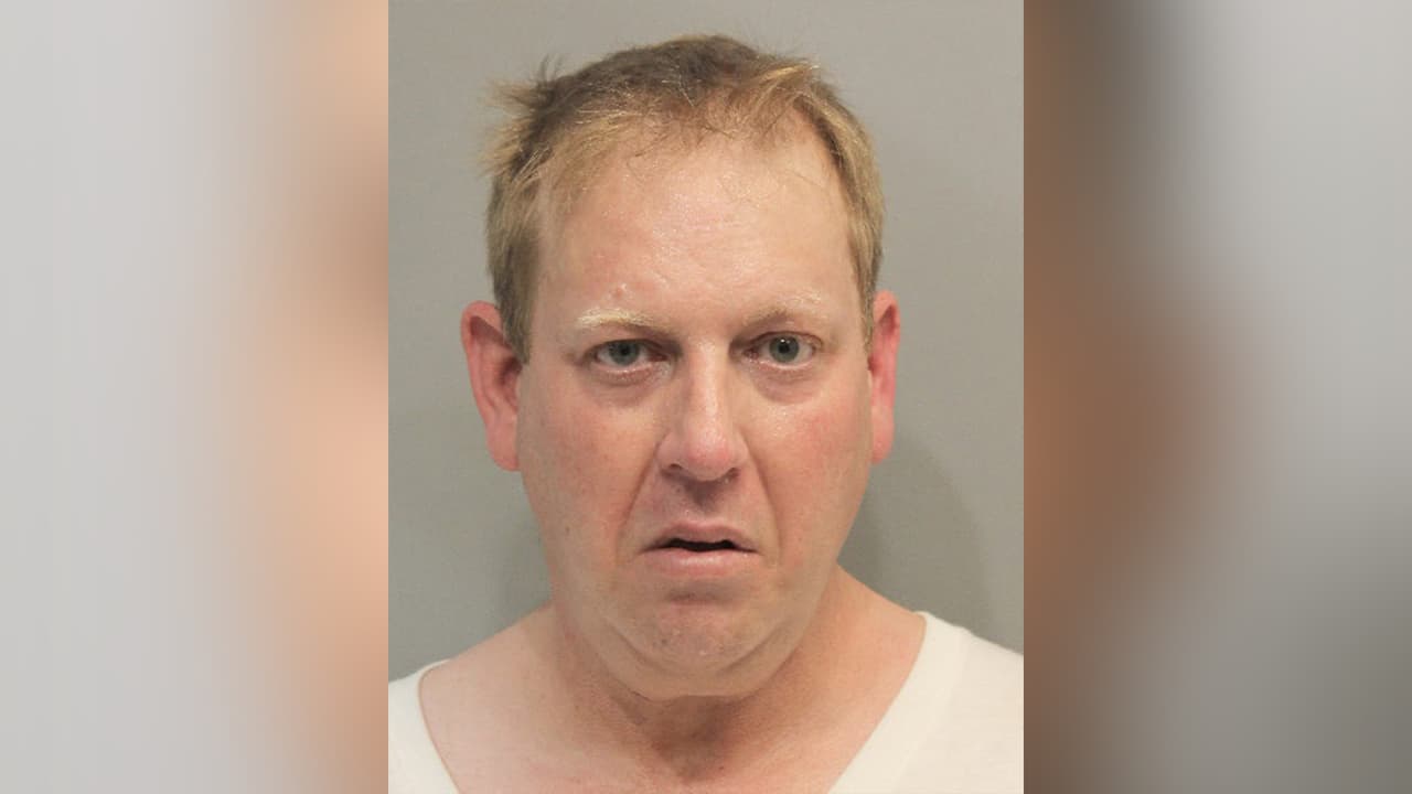 Bryan Wesley Wright enfrenta cargos de falso testimonio para obtener crédito de $2,500.