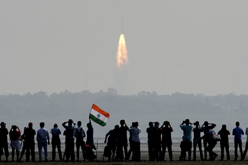 India rompe récord al colocar en órbita 104 satélites con un solo cohete