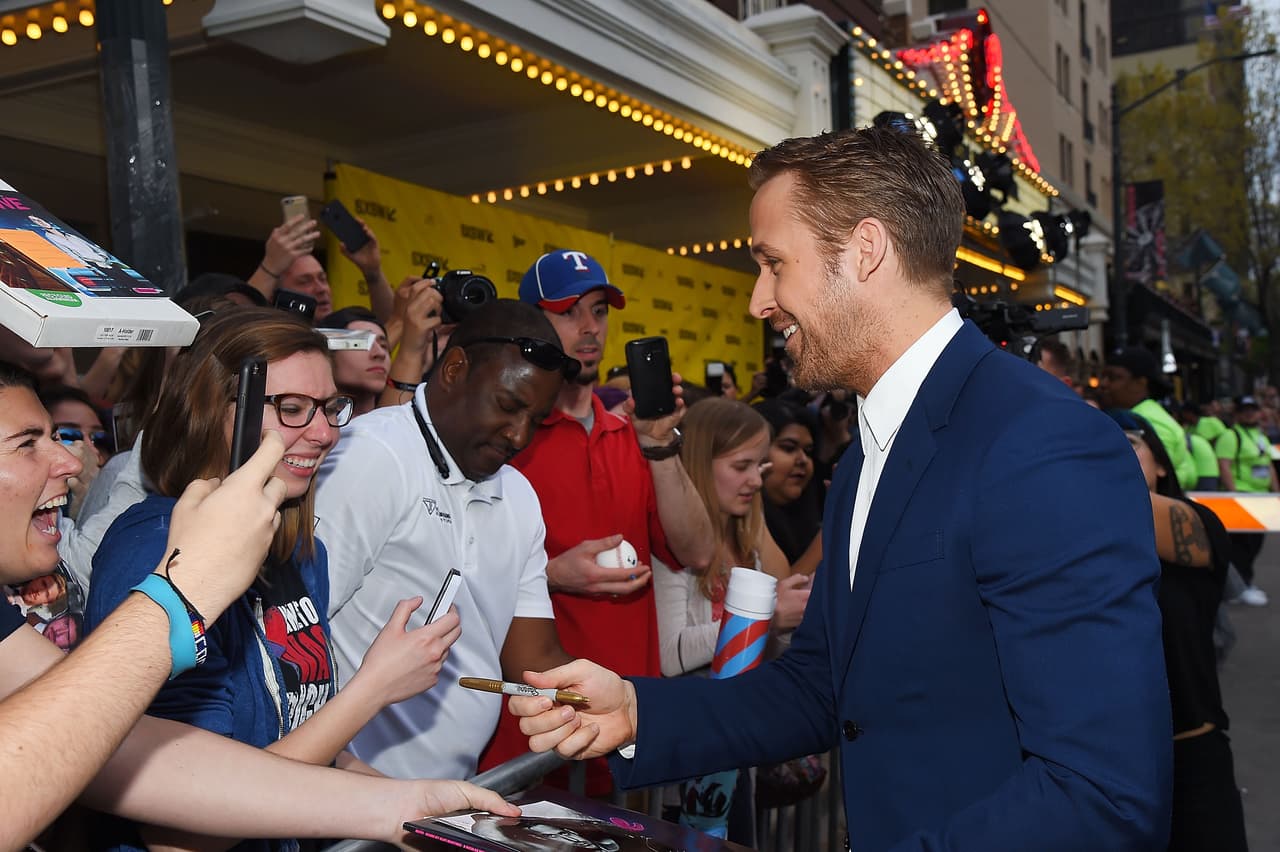 Como siempre, fue muy amable con la gente reunida y saludó y firmó autógrafos.