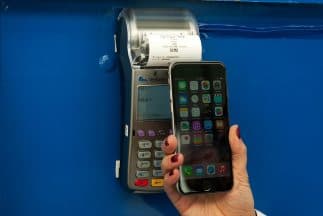 Más tiendas en EEUU bloquean el sistema de pagos Apple Pay