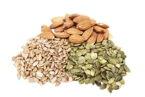 Ingredientes: Avena Una pizca de semillas de chia Un puñado de semillas de calabaza Un puñado de cerezas secas Un chorrito de leche de almendras