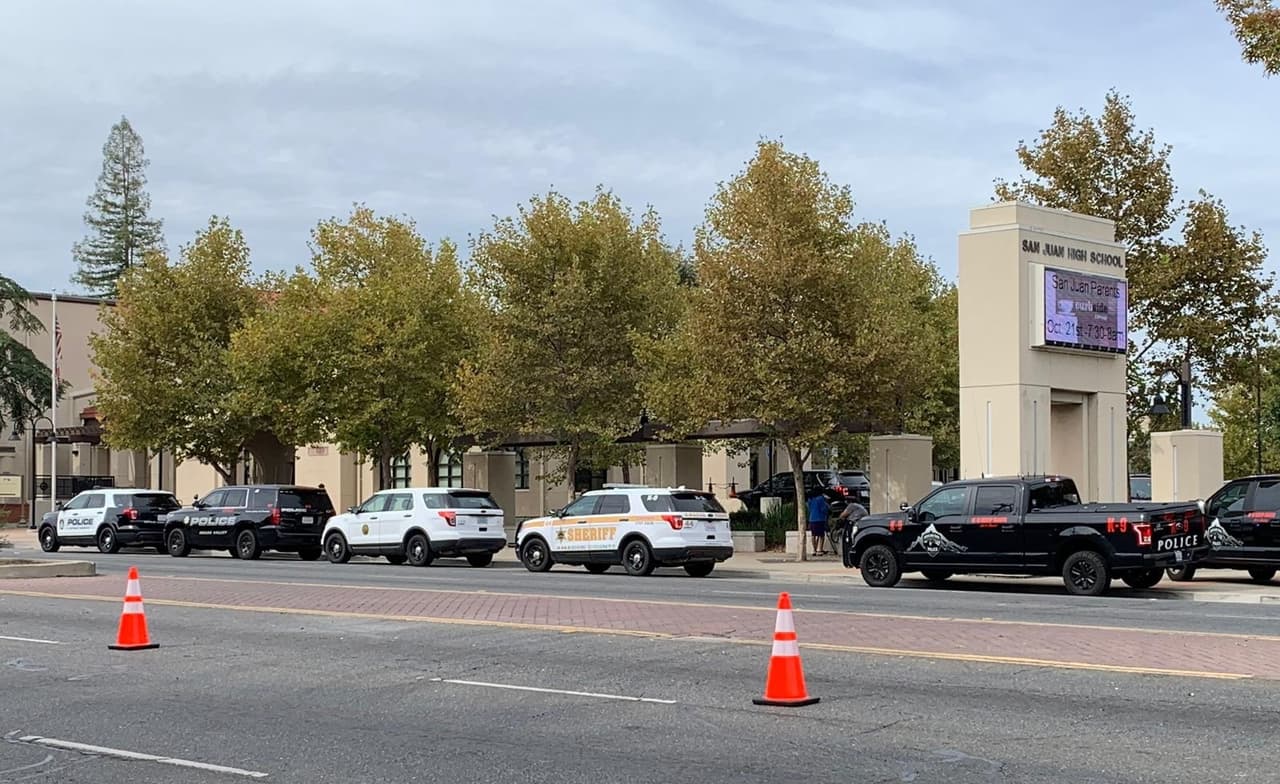 Cierre de emergencia en la escuela preparatoria San Juan después de un tiroteo cercano