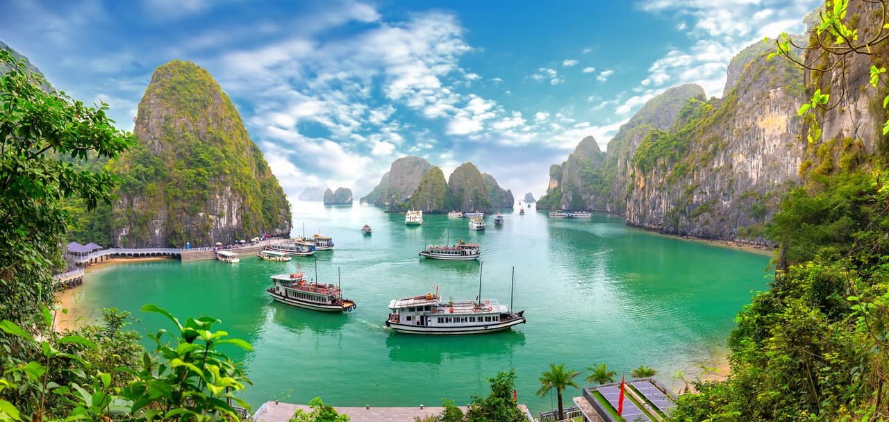 <b>Puesto 18. Vietnam</b>
<br>
<br>Promedio: 68.3 puntos
<br>
<br>Según el estudio, la razón de más peso para mudarse a este país asiático es el ‘costo de la vida’. En esta categoría obtuvo 96 puntos. Fue el país con más puntos en esta variable, que analiza el gasto mensual y el presupuesto necesario para la vida cómoda en cada lugar.
<br>