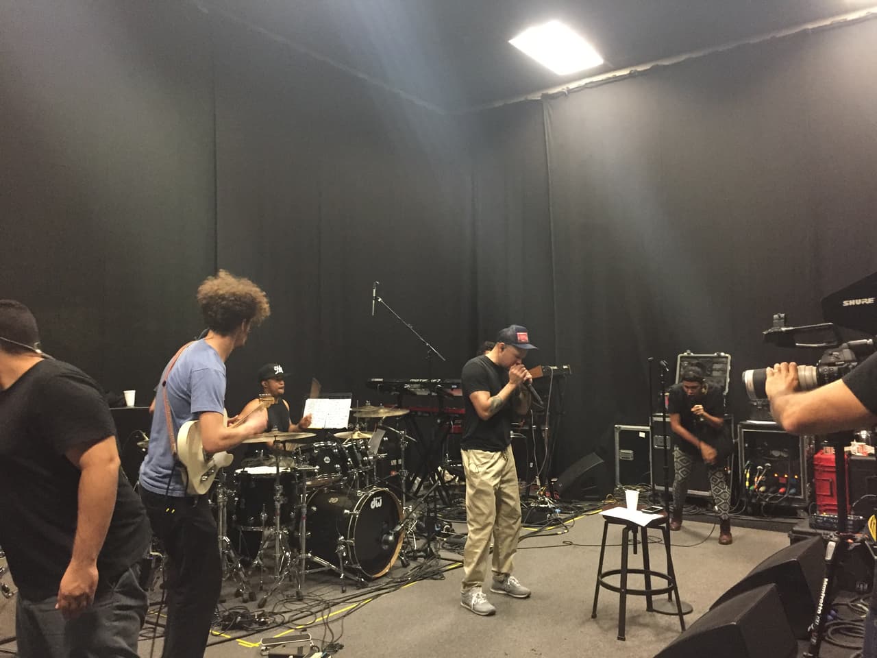 Estuvimos en los ensayos de Residente antes de su concierto en SXSW. 
<a href="http://https://www.facebook.com/uforiamusic/videos/10154241160367750/">Mira aquí el video cuando Residente nos presenta a su banda</a>.