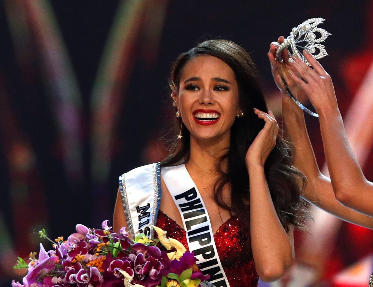 Días antes del certamen, Catriona Gray, Miss Universo 2018, era mencionada como una de las candidatas más fuertes. En el 2016 ya había competido por la corona de Miss Mundo, quedando en tercer lugar.