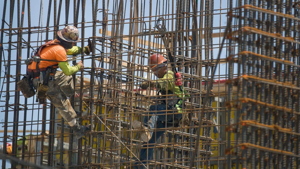 Programa de capacitación para quienes busquen trabajar en la construcción