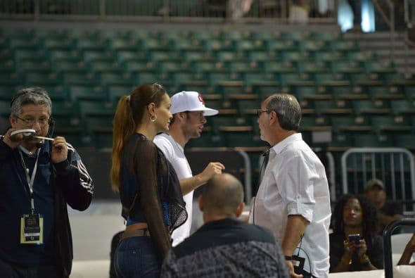 Estuvimos de stalkers tras Ninel Conde, desde los ensayos. Te invitamos a ver su recorrido por Premios Juventud 2015.