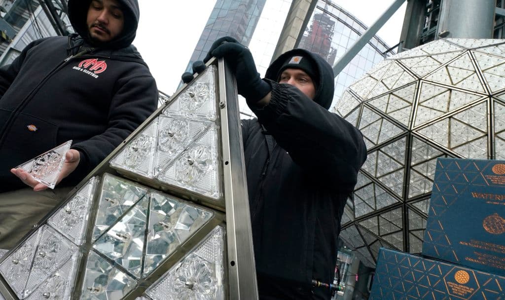 Este año, el diseño se asemeja a
<b>mariposas volando s</b>obre un prado de cristal con un espíritu sereno.