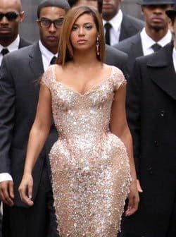 Ella era la diferencia, pues por varios años la pudimos ver con algunas libritas de más ¡que le daban esos increíbles atributos!