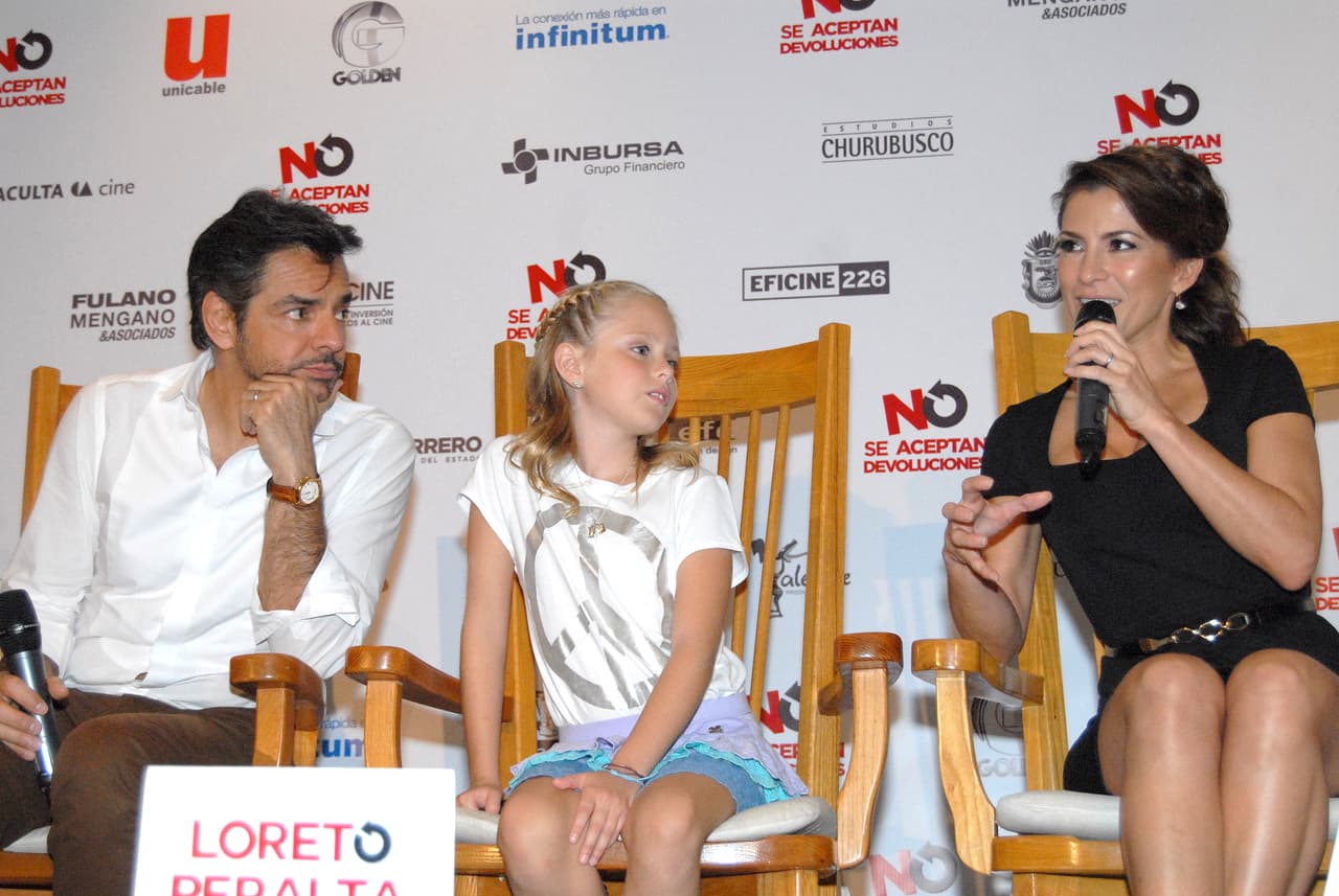 Un reporte de E! Latino de septiembre de 2013 da cuenta de las declaraciones que Eugenio Derbez hizo en aquella época con relación a ese supuesto donativo: "La taquilla de hoy (de la película 'No se aceptan devoluciones') de Estados Unidos
<b><a href="https://www.eonline.com/mx/news/461114/-eugenio-derbez-donara-1-millon-de-dolares-a-los-damnificados-de-acapulco" target="_blank">será donada en su totalidad</a></b> a los damnificados de Acapulco. Debe ser alrededor de un millón de dólares y espero que la taquilla funcione como ha venido funcionando”.
<br>