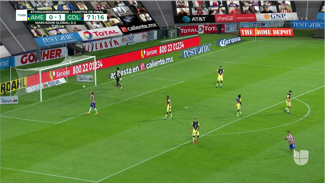 ¡GOOOL! Cristian Calderón anota para Guadalajara.