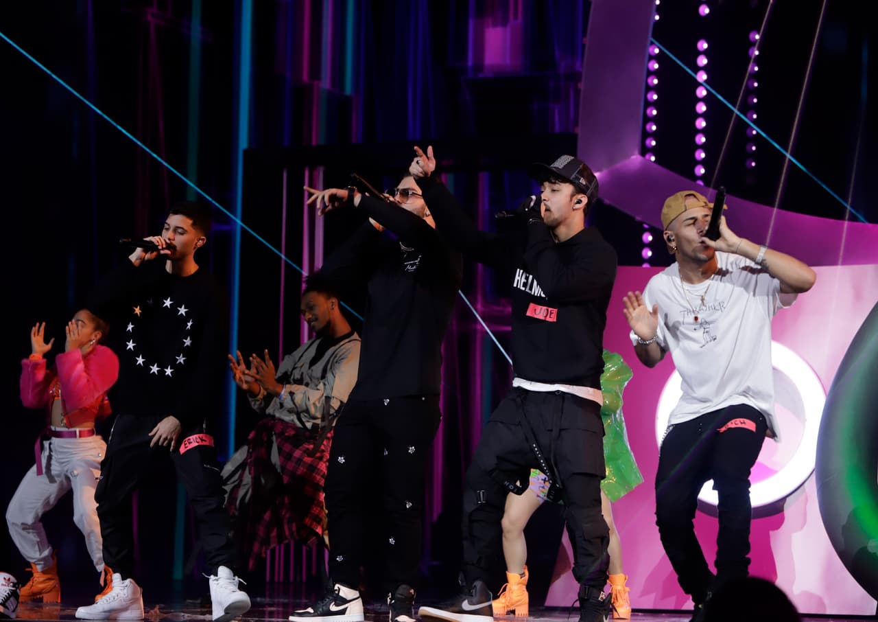 No menos concetrados estuvieron los integrantes de CNCO, Joel Pimentel, Erick Brian Colón, Christopher Vélez, Zabdiel de Jesús y Richard Camacho, quienes practicaron junto a Manuel Turizo.