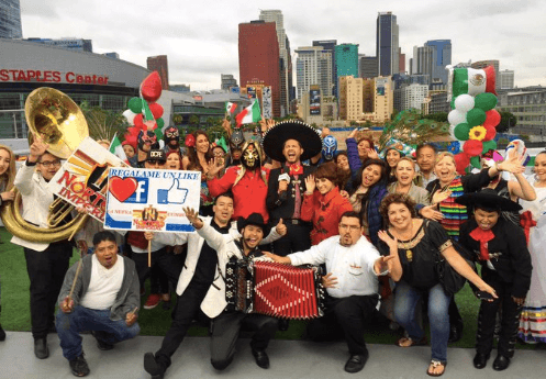 <b>Luis Sandoval</b>: es otro de los mexicanos que viven en Estados Unidos y sin duda no puede dejar pasar esta fecha. En alguna ocasión celebró el 'Cinco de Mayo' con música mexicana en Los Ángeles para ‘Despierta América’.
<br>