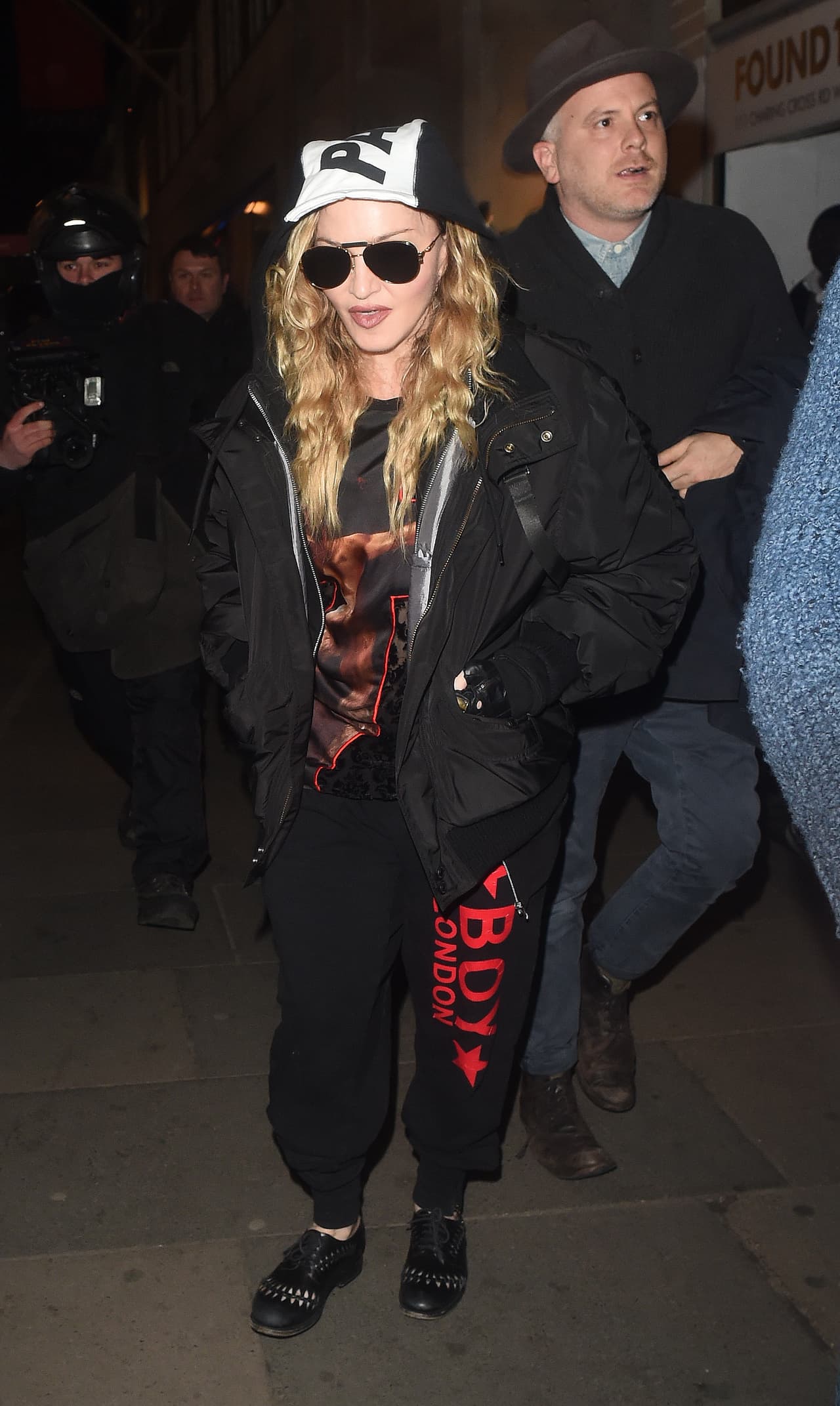 Se dijo que Madonna y su hijo se reunieron para ir a ver una obra de teatro en el Soho, la cual lleva por nombre 'You Me Bum Bum Train'.