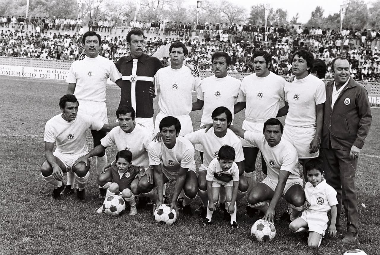 Tiempo después los cruzazulinos decidieron mudarse a la Ciudad de México para jugar en el mítico Estadio Azteca.