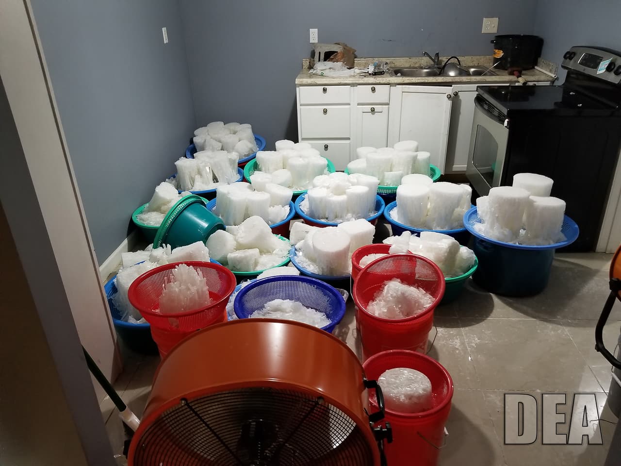 La idea es detener los narcóticos antes de que ingresen a los vecindarios.