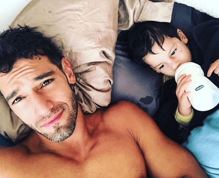 El presentador también aseguró que, debido a esto, Coronado había pasado
<b>de ser actor a fumigador</b> después de que le pidió trabajo a unos de sus amigos que se dedica a desinfectar casas contra el coronavirus y otros virus.
<br>