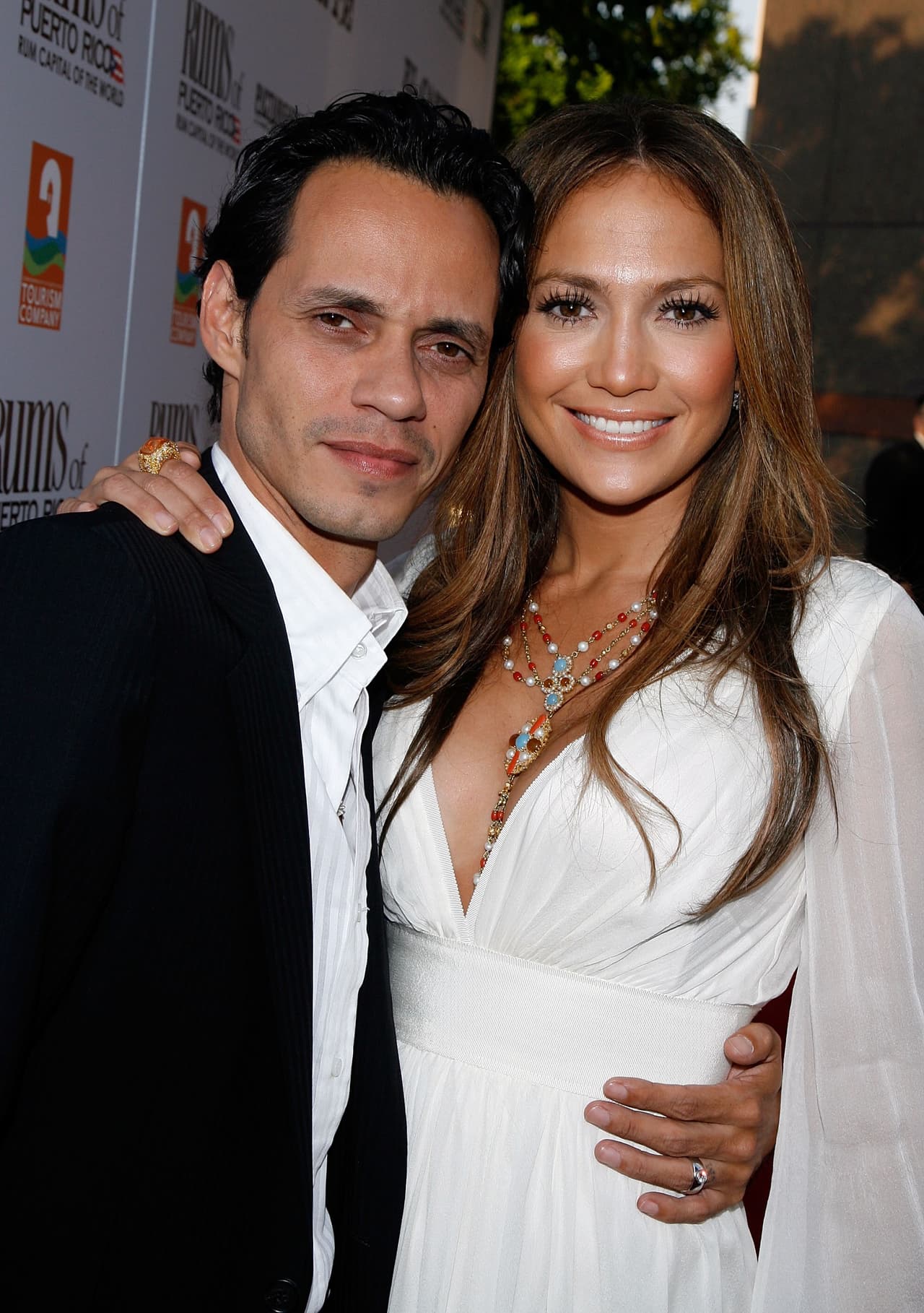 Por eso, López y Anthony ocasionaron una gran conmoción cuando anunciaron que se separarían, el 16 de julio de 2011 por medio de un comunicado conjunto a ABC News.
<br>