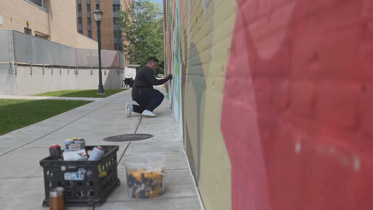 Mauricio Ramírez fue elegido por autoridades locales, estatales, y la comunidad para 
<b>contar historias a través de sus murales. </b>