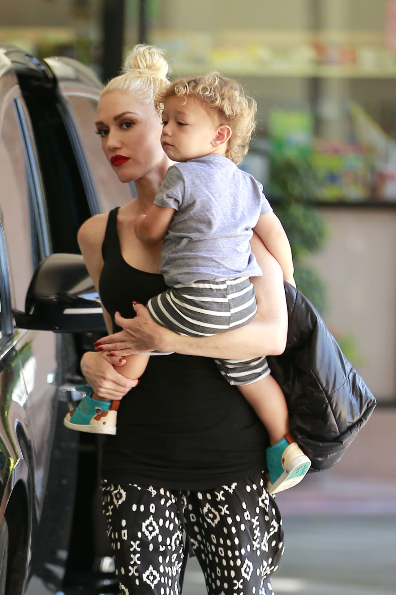 Recién separada, Gwen Stefani llevó a sus hijos a una fiesta infantil.