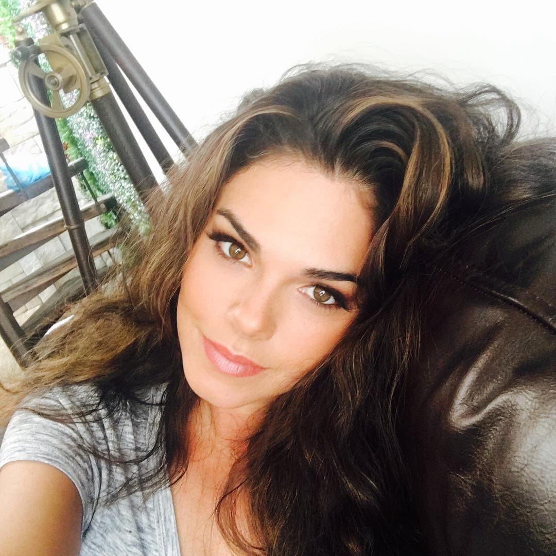 Livia aseguró que no descarta la idea de grabar un tema musical junto a su novio, el cantante Said 'El caballero urbano'.