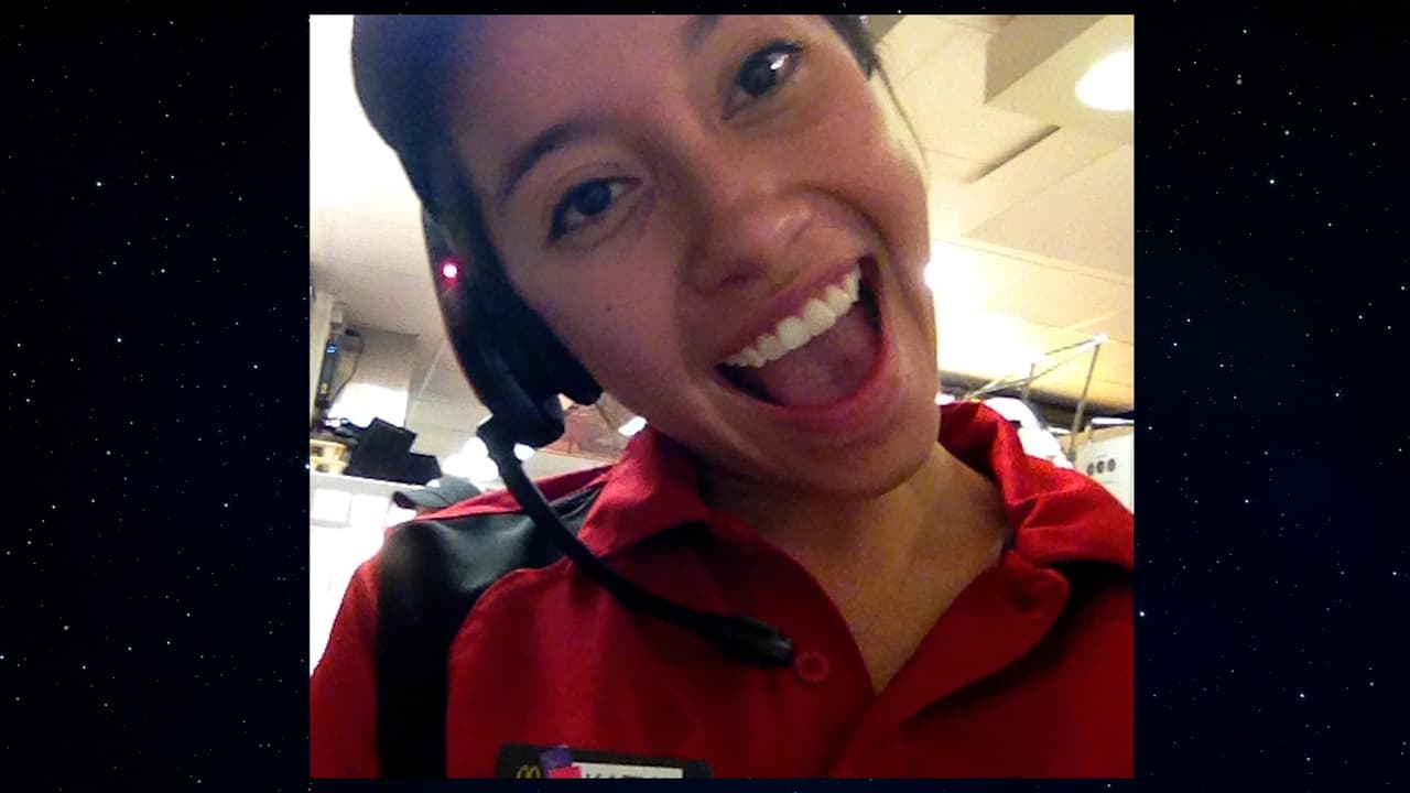 Su trabajo en McDonalds le permitió sostenerse económicamente durante su último año de escuela.